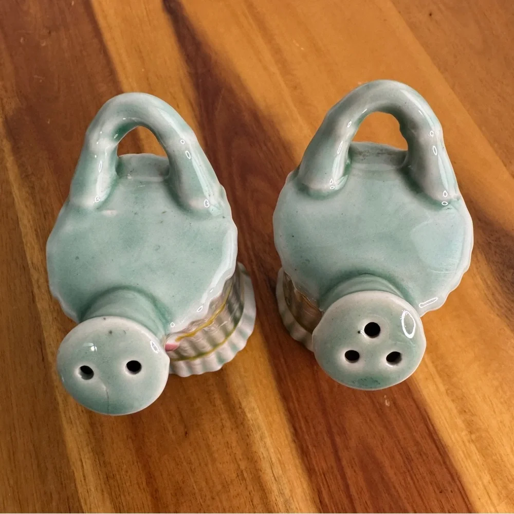 Vintage‎ hay bale watering can salt and pepper shaker set